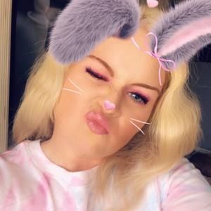 Meet your Posher, Leeann